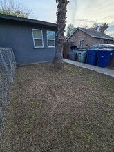 1608 E Yale Ave in Fresno, CA - Foto de edificio - Building Photo