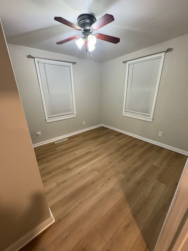 329 E Marquette St in Ottawa, IL - Foto de edificio - Building Photo