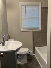 6051 Tobaccoville Rd in Tobaccoville, NC - Foto de edificio - Building Photo