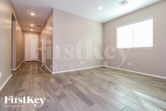 17126 W Seldon Ln in Waddell, AZ - Foto de edificio - Building Photo