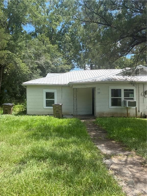 property at 2105 Steiner St