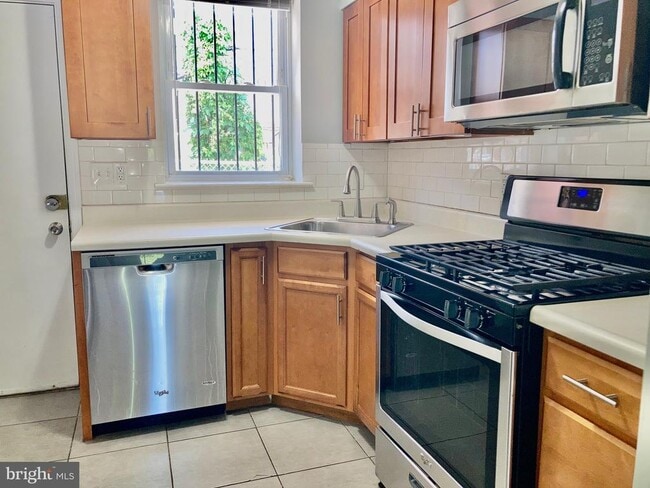 5258 Hazel Ave in Philadelphia, PA - Building Photo - Building Photo