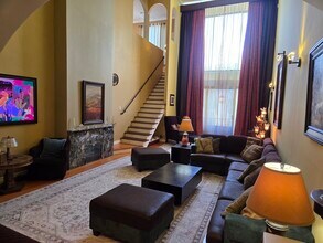 8455 Fountain Ave, Unit 618 in West Hollywood, CA - Building Photo - Building Photo
