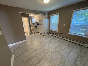 137 Armistice Blvd in Pawtucket, RI - Building Photo - Building Photo