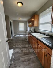 1724 Griers Grove Rd in Charlotte, NC - Building Photo - Building Photo