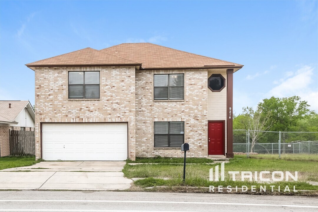 9214 Adams Hill Dr in San Antonio, TX - Building Photo