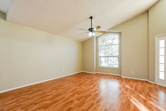 10025 River Glen Ct in Orlando, FL - Building Photo - Building Photo