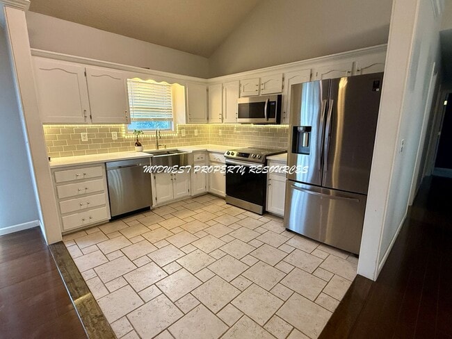 1408 Bayberry Dr in Greenwood, MO - Building Photo - Building Photo