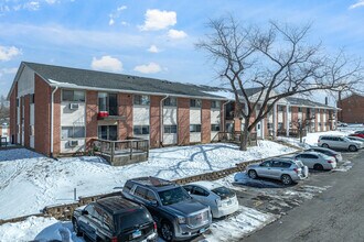 Emerald Hills Condominiums in Glendale Heights, IL - Building Photo - Building Photo