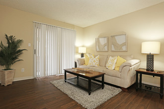 North Mountain Apartments in Phoenix, AZ - Building Photo - Interior Photo