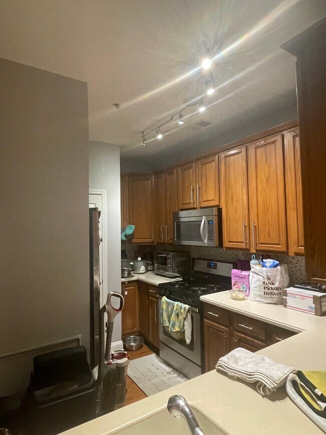 property at 6 Kissam Ct