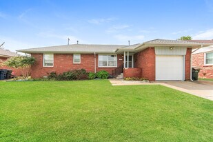 1516 Sheffield Rd in The Village, OK - Building Photo