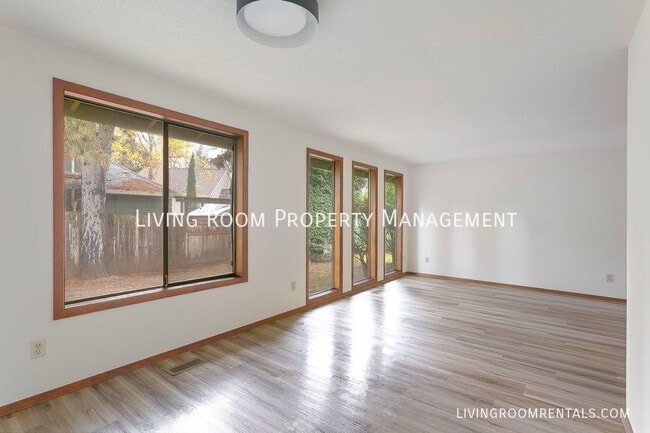 7670 SW Leslie St in Portland, OR - Building Photo - Building Photo