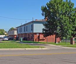 Desoto Base Courts in Dayton, OH - Building Photo - Building Photo