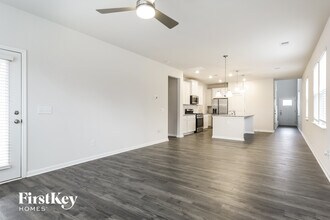 586 Hillpark Ln in Greer, SC - Foto de edificio - Building Photo