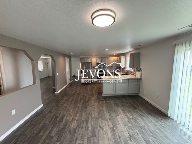 1516 Husky Dr in Moses Lake, WA - Building Photo - Building Photo