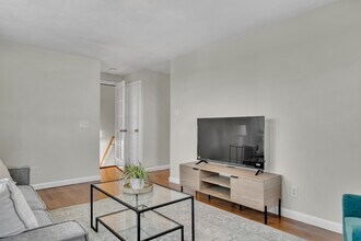 74 Dunboy St, Unit 2 in Boston, MA - Foto de edificio - Building Photo