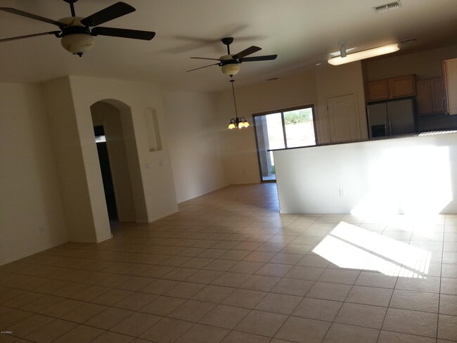 36169 N Mirandesa Dr in San Tan Valley, AZ - Foto de edificio - Building Photo