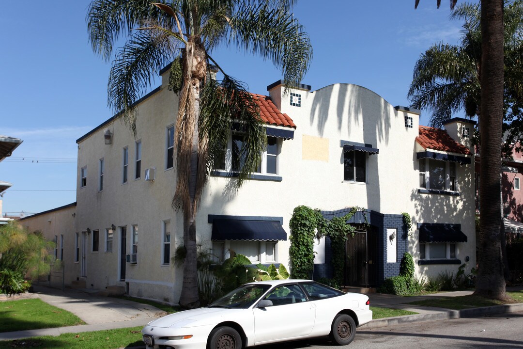 1135 E 3rd St in Long Beach, CA - Foto de edificio