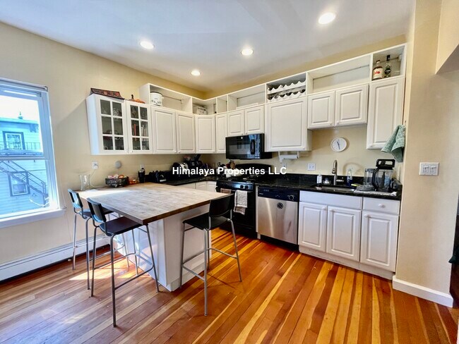 174 Putnam Ave, Unit 2