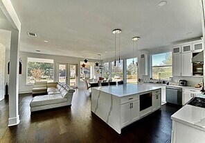 114 Bentwood Dr in Montgomery, TX - Building Photo