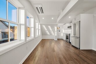 1 School St in Manchester by the Sea, MA - Foto de edificio - Building Photo