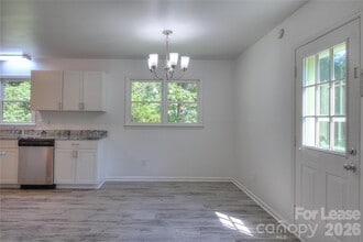 1015 Sharon Dr in Waxhaw, NC - Building Photo - Building Photo