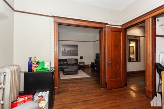 1043 W Dakin St, Unit 2 in Chicago, IL - Foto de edificio - Building Photo