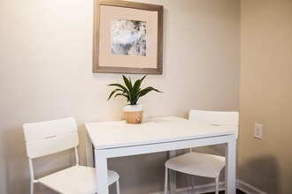 4136 W Palmer St-Unit -L1 in Chicago, IL - Foto de edificio - Building Photo