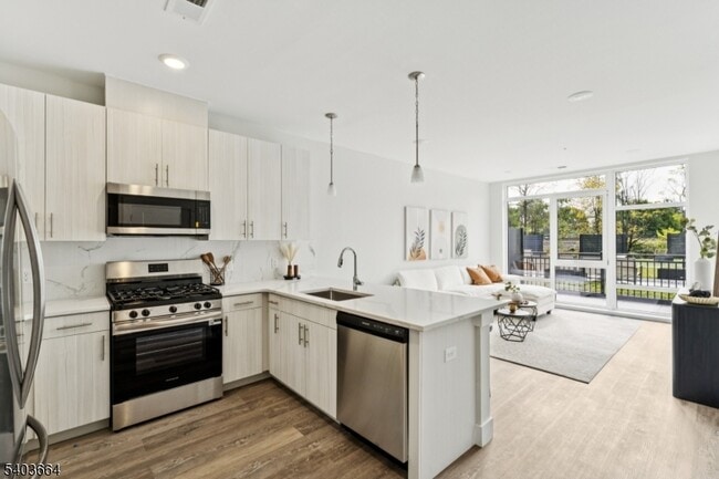 property at 140 W Webster Ave