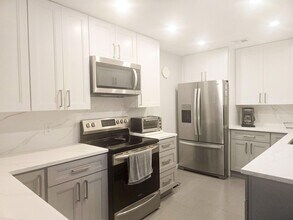 1920 NE 1st Terrace, Unit 216H in Wilton Manors, FL - Building Photo - Building Photo