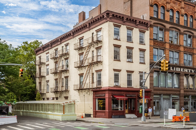 569 Hudson St in New York, NY - Building Photo - Primary Photo