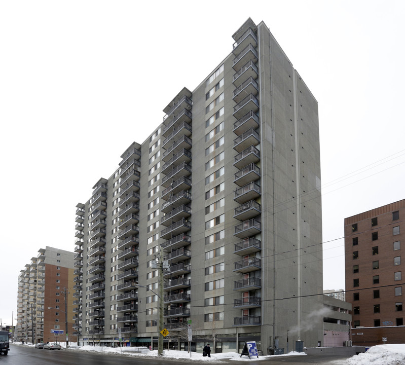 Somerset Towers in Ottawa, ON - Building Photo