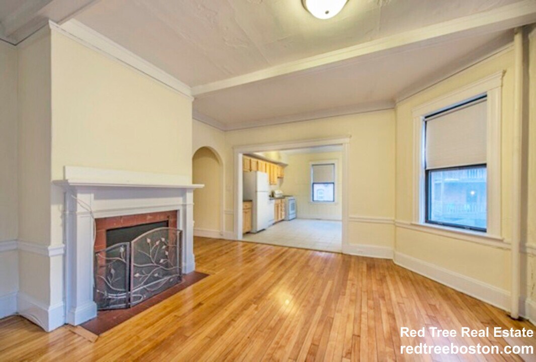 24 Hamilton Rd, Unit 1 in Brookline, MA - Building Photo