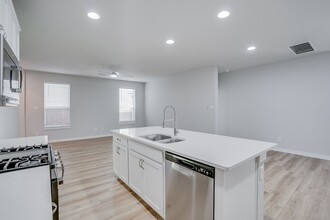 96 Bent Trl Ln in Andice, TX - Building Photo - Building Photo