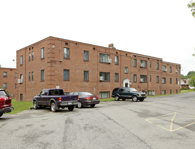 Crafton Ingram Apartments in Pittsburgh, PA - Building Photo - Building Photo