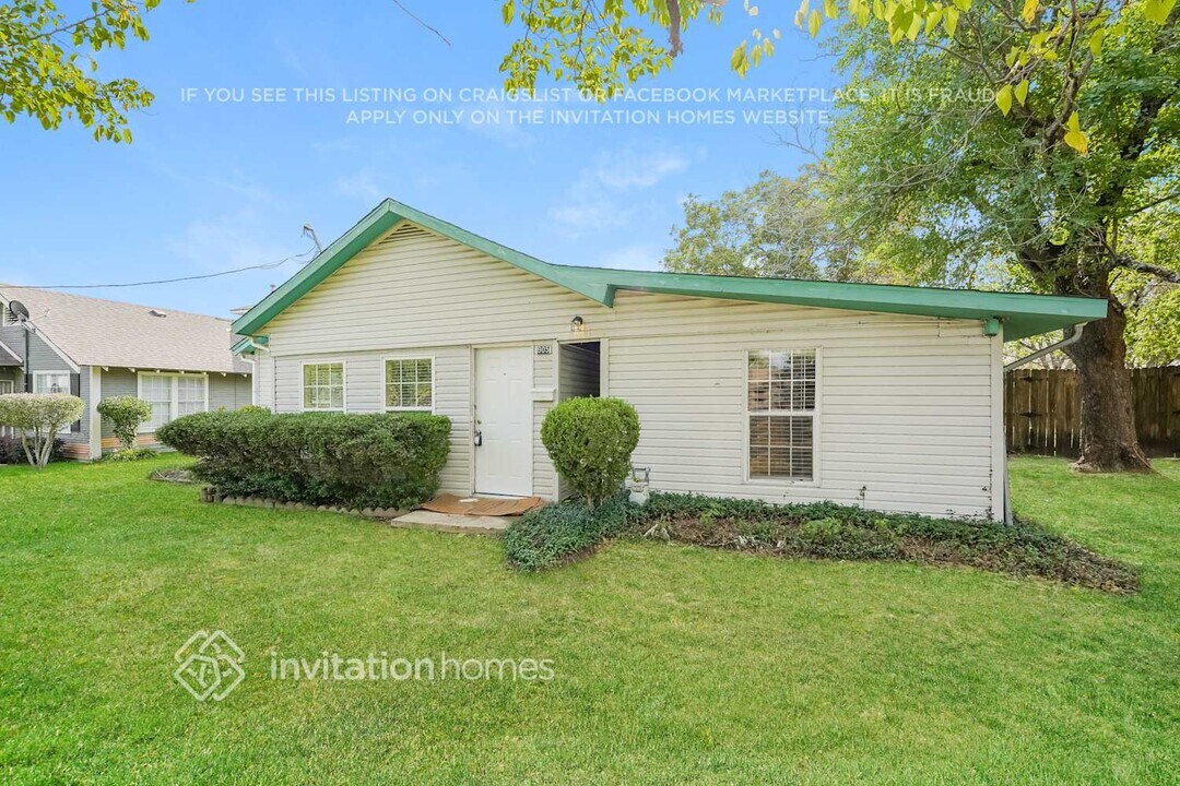 905 E Crockett St in Ennis, TX - Building Photo