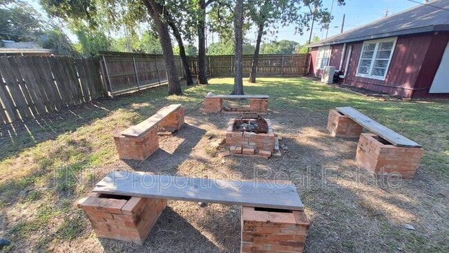 201 Elm Ave in Bryan, TX - Building Photo - Building Photo