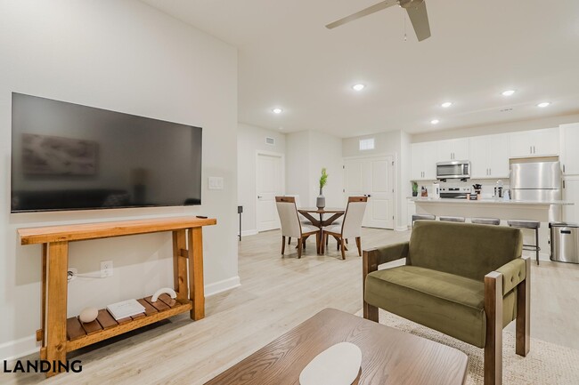 5001 Willowgate Loop, Unit 08-8404 in Tice, FL - Foto de edificio - Building Photo