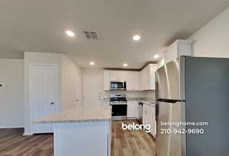 13725 Crossbow Rdg in San Antonio, TX - Building Photo - Building Photo