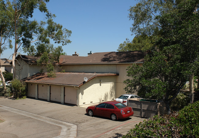 23192 Saguaro St in Lake Forest, CA - Building Photo - Building Photo