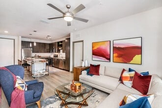Cortland Hunters Creek in Kissimmee, FL - Foto de edificio - Building Photo