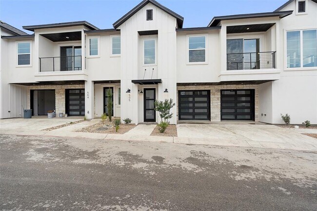 12001 Vista Parke Dr in Austin, TX - Building Photo - Building Photo