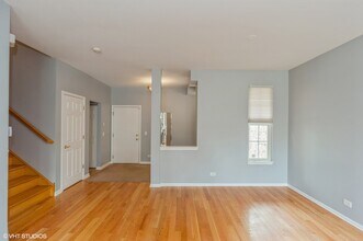 360 Bay Tree Cir in Vernon Hills, IL - Building Photo - Building Photo
