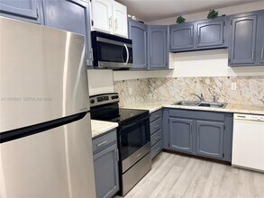 1320 N 69th Way in Hollywood, FL - Building Photo - Building Photo