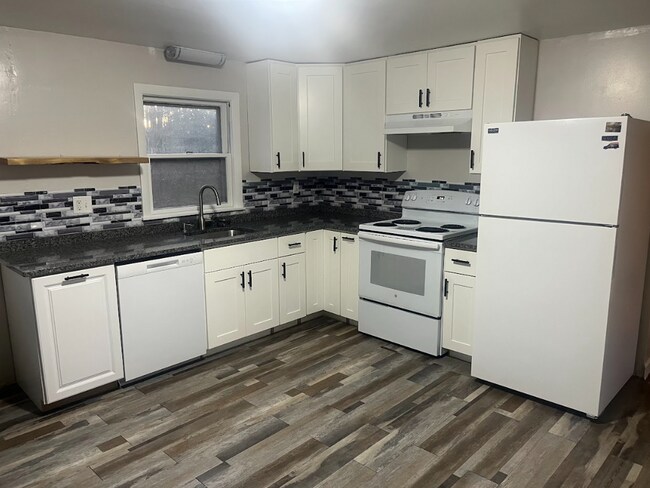 17 Ontario Ave, Unit 17 in Dracut, MA - Foto de edificio - Building Photo