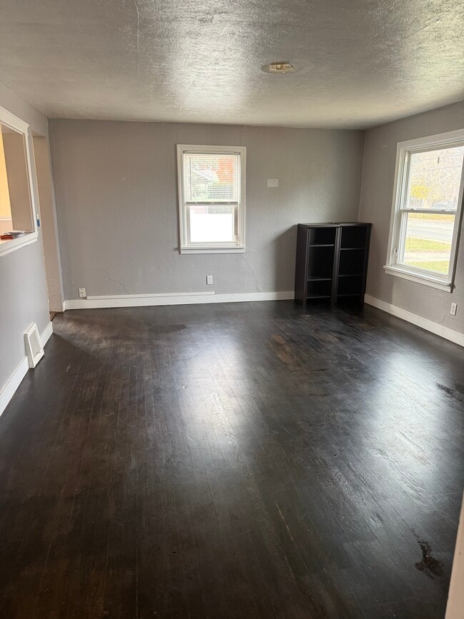 9518 E Broadway Ave in Spokane Valley, WA - Foto de edificio - Building Photo