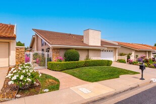 2379 Leeward Cir in Westlake Village, CA - Building Photo