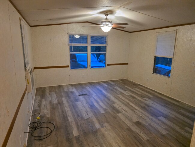 90 Bud Rd in Leicester, NC - Foto de edificio - Building Photo