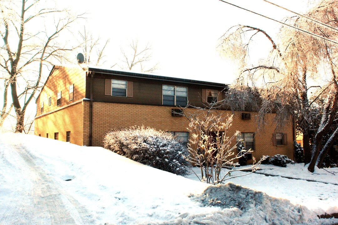 406 Lindsay Ct in Louisville, KY - Foto de edificio